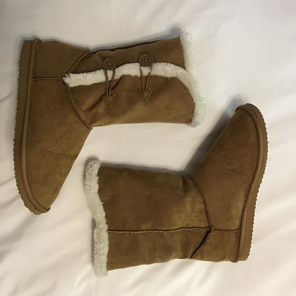 Boots - Picture 2 of 3